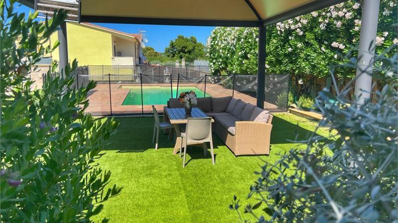 RIFINITA VILLA CON PISCINA